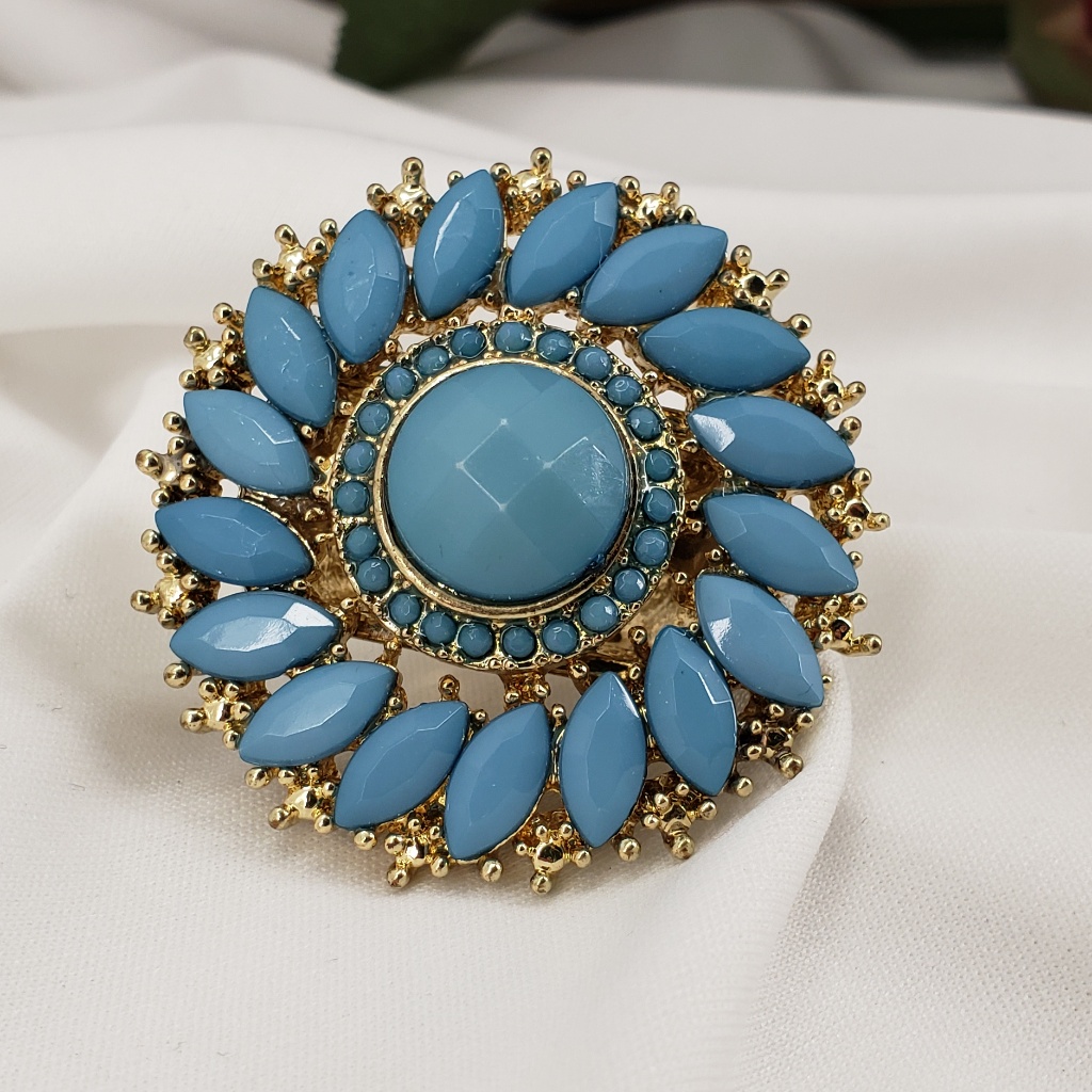 Gorgeous Turquoise & Gold Colored Ring Nwt